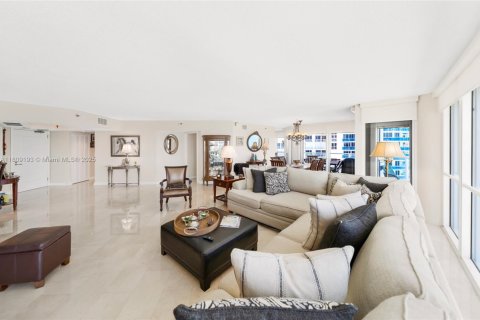 Condo in Sunny Isles Beach, Florida, 2 bedrooms  № 1875502 - photo 21