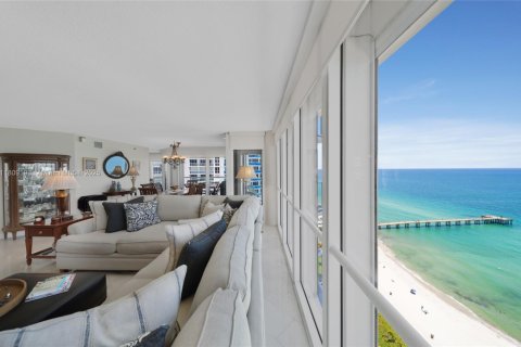 Condo in Sunny Isles Beach, Florida, 2 bedrooms  № 1875502 - photo 25