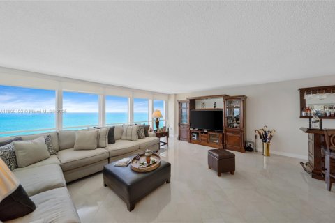 Condo in Sunny Isles Beach, Florida, 2 bedrooms  № 1875502 - photo 22