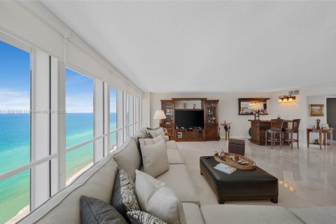 Condo in Sunny Isles Beach, Florida, 2 bedrooms  № 1875502 - photo 23