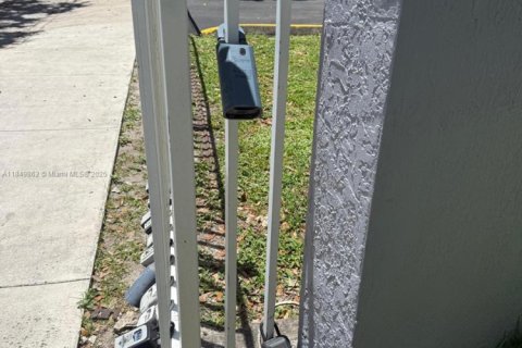 Copropriété à louer à Miami, Floride: 1 chambre, 81.75 m2 № 1852389 - photo 13