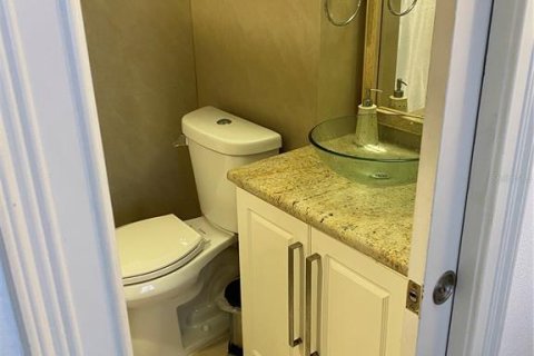 Condo in Orlando, Florida, 2 bedrooms № 2123018 - photo 15