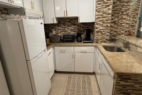 Condo in Orlando, Florida, 2 bedrooms № 2123018 - photo 2