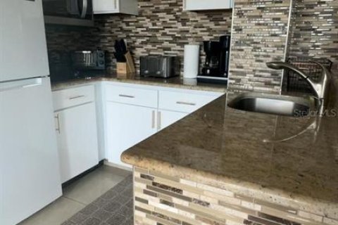 Condo in Orlando, Florida, 2 bedrooms № 2123018 - photo 7