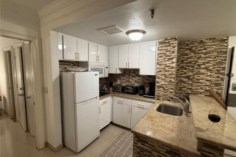 Condo in Orlando, Florida, 2 bedrooms № 2123018 - photo 4