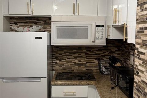 Condo in Orlando, Florida, 2 bedrooms № 2123018 - photo 3
