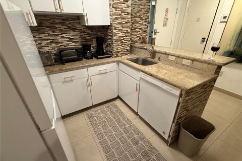 Condo in Orlando, Florida, 2 bedrooms № 2123018 - photo 6
