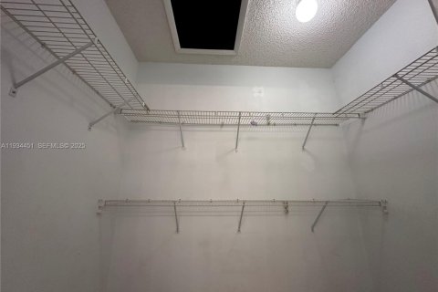 Снять в аренду кондоминиум в Хомстед, Флорида 2 спальни, 90.12м2, № 1992486 - фото 17