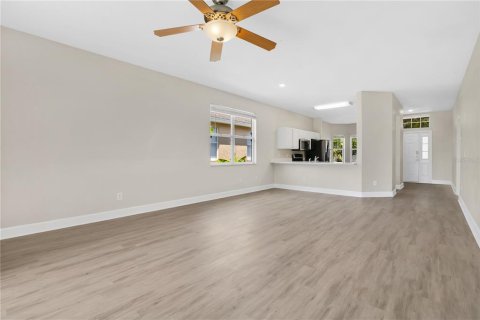 House in Orlando, Florida 3 bedrooms, 148.83 sq.m. № 1679771 - photo 3