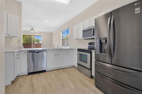 House in Orlando, Florida 3 bedrooms, 148.83 sq.m. № 1679771 - photo 6