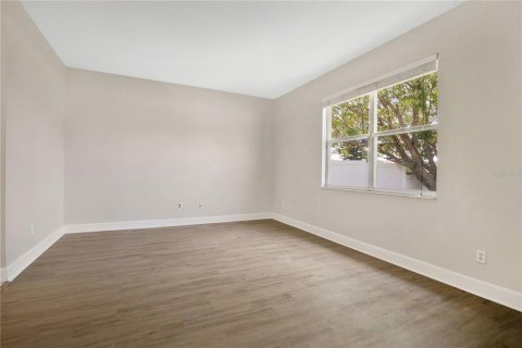 House in Orlando, Florida 3 bedrooms, 148.83 sq.m. № 1679771 - photo 7