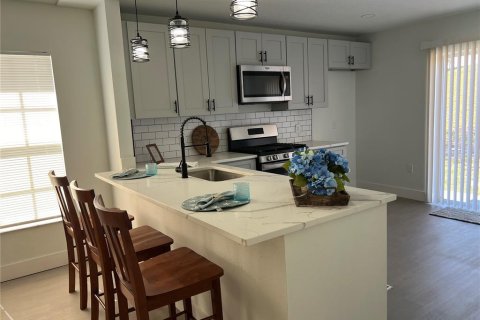 House in Davenport, Florida 4 bedrooms, 136.66 sq.m. № 2235662 - photo 3