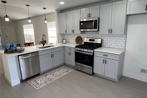 House in Davenport, Florida 4 bedrooms, 136.66 sq.m. № 2235662 - photo 6