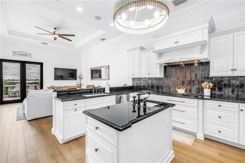 Casa en alquiler en Tampa, Florida, 4 dormitorios, 332.13 m2 № 2277478 - foto 29