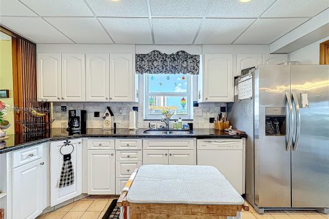 Купить кондоминиум в Халландейл-Бич, Флорида 2 спальни, 130.06м2, № 1923290 - фото 13