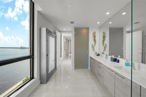 Condo in Tampa, Florida, 3 bedrooms  № 1638241 - photo 19