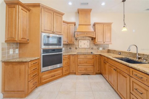 House in Valrico, Florida 4 bedrooms, 233.74 sq.m. № 1901217 - photo 12