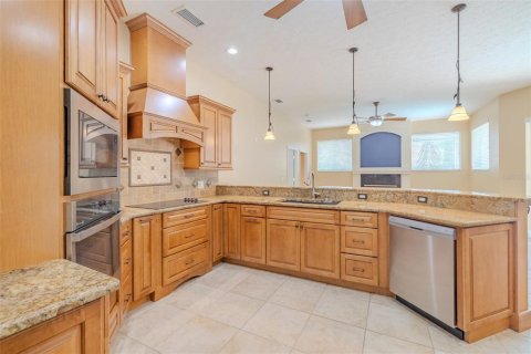 House in Valrico, Florida 4 bedrooms, 233.74 sq.m. № 1901217 - photo 15