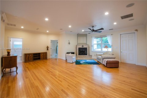 House in Cocoa, Florida 5 bedrooms, 406.17 sq.m. № 1699075 - photo 30