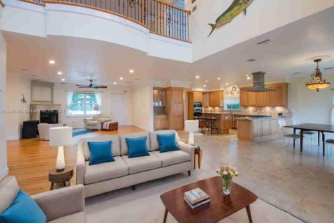 House in Cocoa, Florida 5 bedrooms, 406.17 sq.m. № 1699075 - photo 27