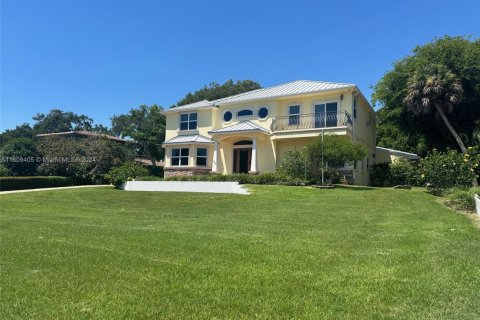 House in Cocoa, Florida 5 bedrooms, 406.17 sq.m. № 1699075 - photo 4