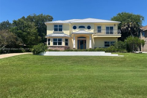 House in Cocoa, Florida 5 bedrooms, 406.17 sq.m. № 1699075 - photo 3