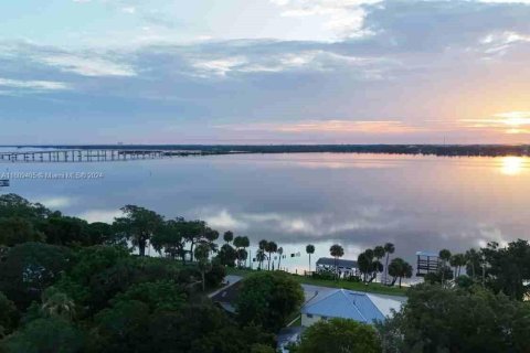 House in Cocoa, Florida 5 bedrooms, 406.17 sq.m. № 1699075 - photo 6