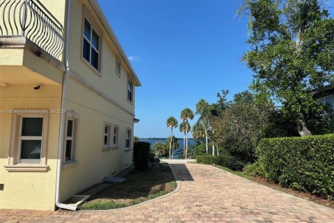 House in Cocoa, Florida 5 bedrooms, 406.17 sq.m. № 1699075 - photo 20