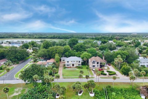 House in Cocoa, Florida 5 bedrooms, 406.17 sq.m. № 1699075 - photo 7