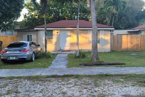 Commercial property in Hollywood, Florida 166.85 sq.m. № 2146971 - photo 2