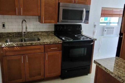 Commercial property in Hollywood, Florida 166.85 sq.m. № 2146971 - photo 4