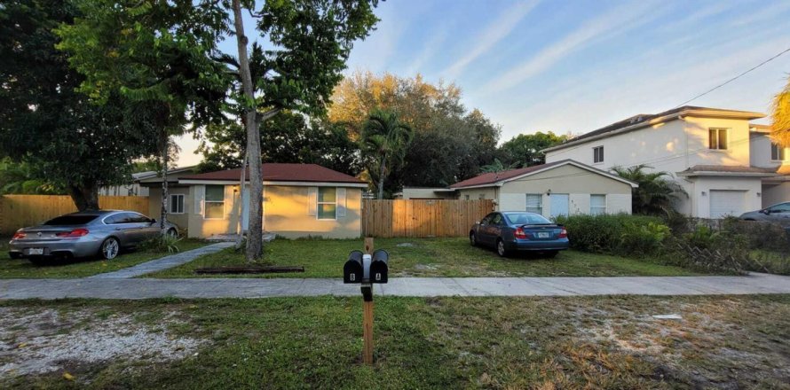 Commercial property in Hollywood, Florida 166.85 sq.m. № 2146971