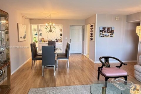 Купить кондоминиум в Санни-Айлс-Бич, Флорида 2 спальни, 141.3м2, № 1993107 - фото 6