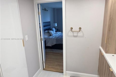 Купить кондоминиум в Санни-Айлс-Бич, Флорида 2 спальни, 141.3м2, № 1993107 - фото 16