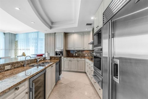 Condo in Bal Harbour, Florida, 2 bedrooms  № 2035450 - photo 18