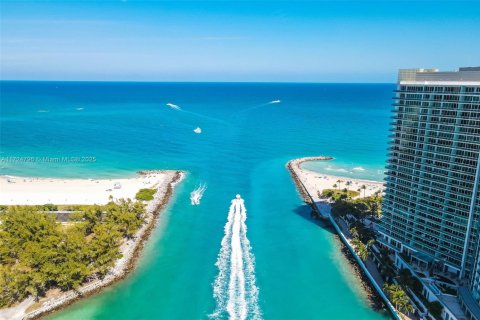 Condo in Bal Harbour, Florida, 2 bedrooms  № 2035450 - photo 5