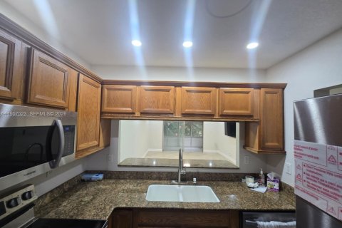 Condominio en alquiler en Lauderdale Lakes, Florida, 2 dormitorios, 87.7 m2 № 2080469 - foto 11