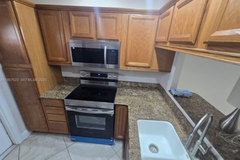 Condominio en alquiler en Lauderdale Lakes, Florida, 2 dormitorios, 87.7 m2 № 2080469 - foto 16