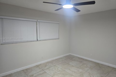 Condominio en alquiler en Lauderdale Lakes, Florida, 2 dormitorios, 87.7 m2 № 2080469 - foto 7