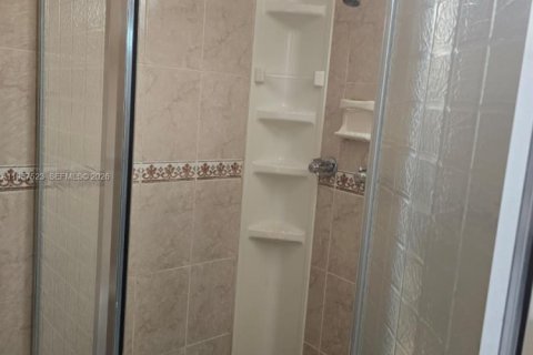 Condominio en alquiler en Lauderdale Lakes, Florida, 2 dormitorios, 87.7 m2 № 2080469 - foto 24