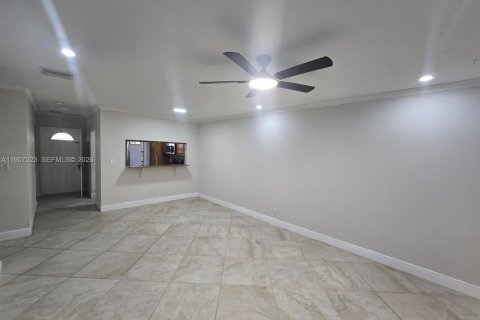 Condominio en alquiler en Lauderdale Lakes, Florida, 2 dormitorios, 87.7 m2 № 2080469 - foto 3