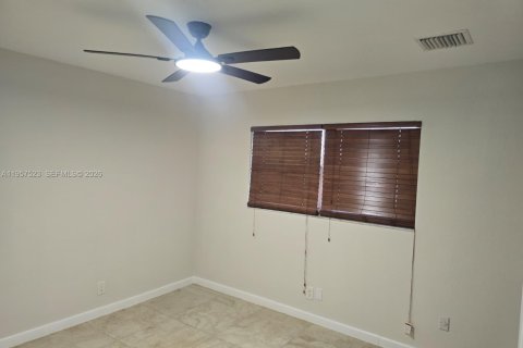 Condominio en alquiler en Lauderdale Lakes, Florida, 2 dormitorios, 87.7 m2 № 2080469 - foto 18