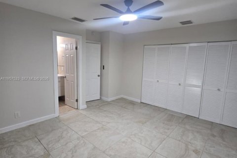 Condominio en alquiler en Lauderdale Lakes, Florida, 2 dormitorios, 87.7 m2 № 2080469 - foto 10