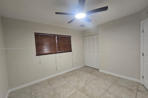 Condominio en alquiler en Lauderdale Lakes, Florida, 2 dormitorios, 87.7 m2 № 2080469 - foto 19