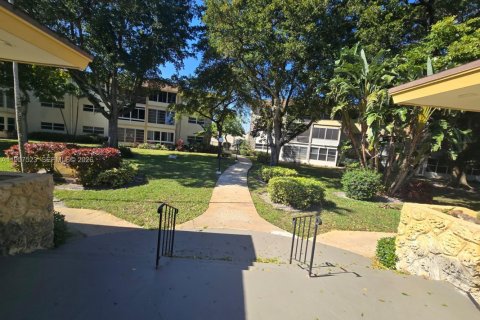 Condominio en alquiler en Lauderdale Lakes, Florida, 2 dormitorios, 87.7 m2 № 2080469 - foto 29