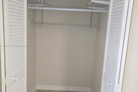 Condominio en alquiler en Lauderdale Lakes, Florida, 2 dormitorios, 87.7 m2 № 2080469 - foto 21