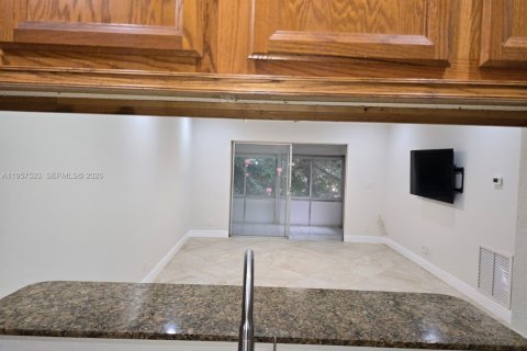 Condominio en alquiler en Lauderdale Lakes, Florida, 2 dormitorios, 87.7 m2 № 2080469 - foto 15