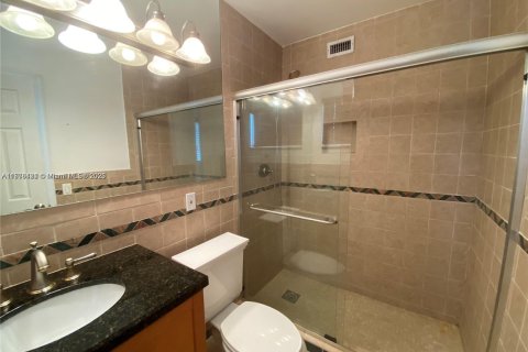 Condo in North Miami Beach, Florida, 2 bedrooms  № 1620753 - photo 4