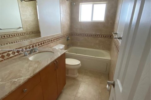 Condo in North Miami Beach, Florida, 2 bedrooms  № 1620753 - photo 5
