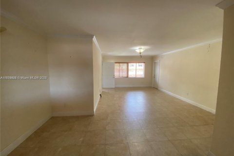 Condominio en alquiler en North Miami Beach, Florida, 2 dormitorios, 103.96 m2 № 1620753 - foto 6